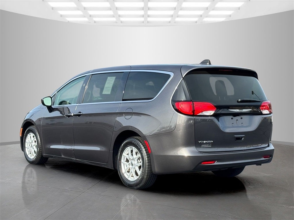 2023 Chrysler Voyager LX