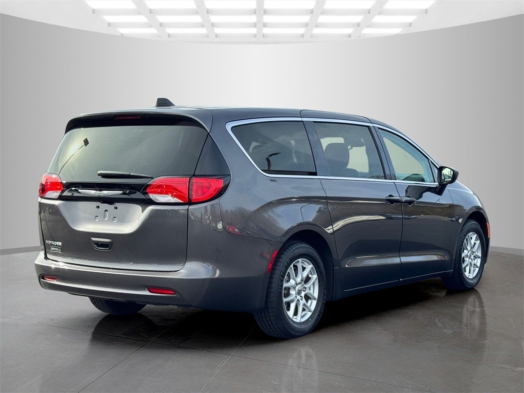 2023 Chrysler Voyager LX