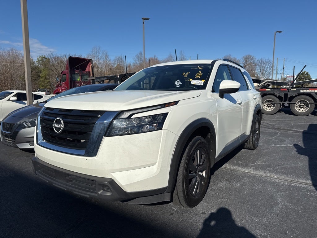 2024 Nissan Pathfinder SV