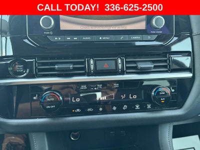 2025 Nissan Pathfinder SV