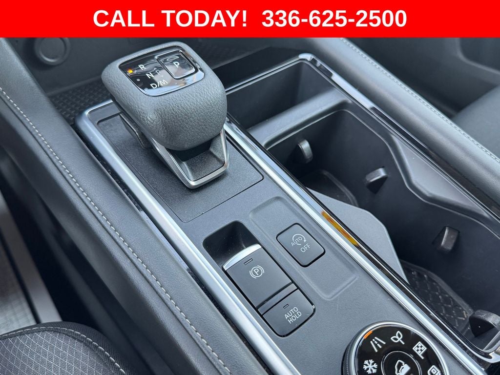2025 Nissan Pathfinder SV