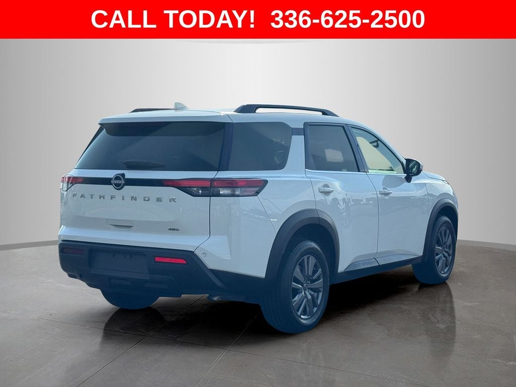 2025 Nissan Pathfinder SV