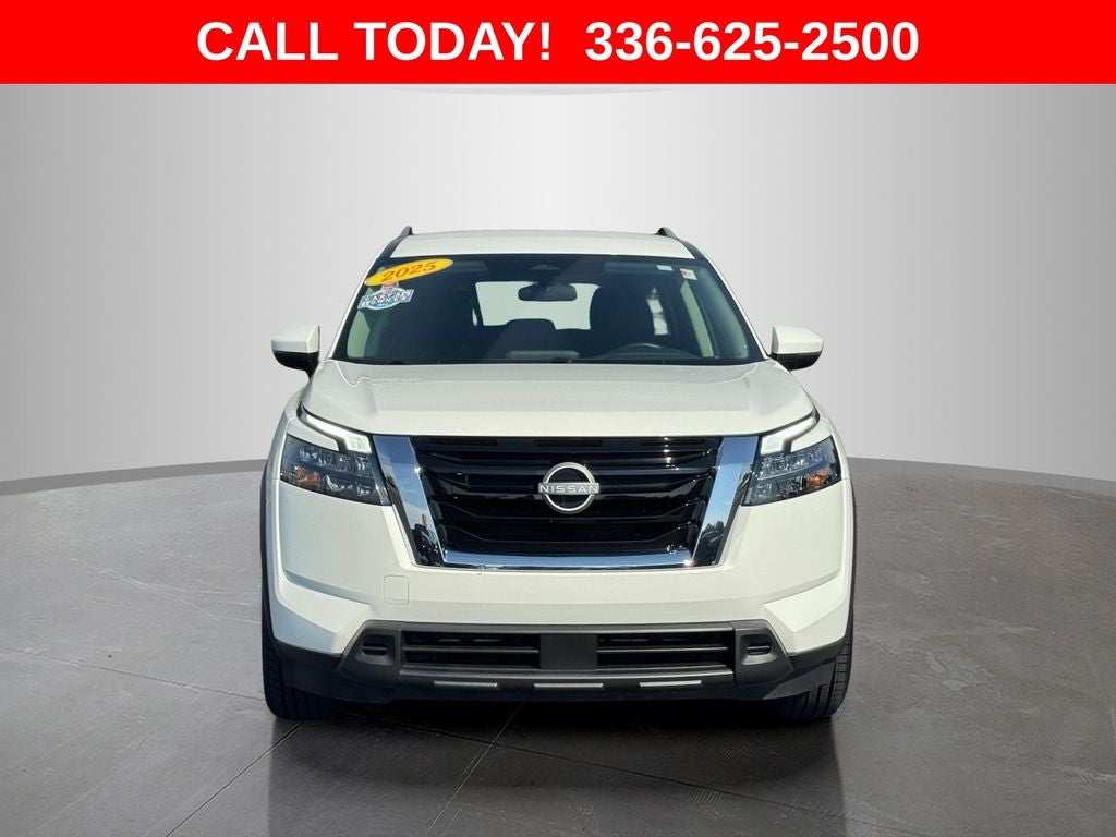 2025 Nissan Pathfinder SV