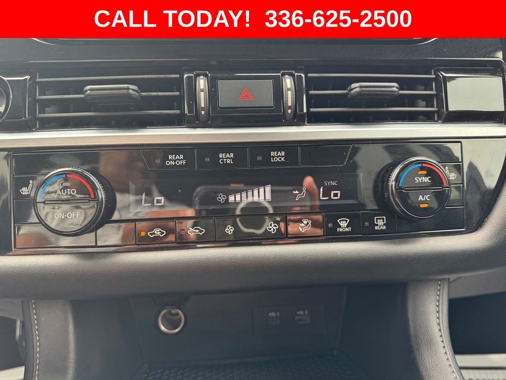 2025 Nissan Pathfinder SV
