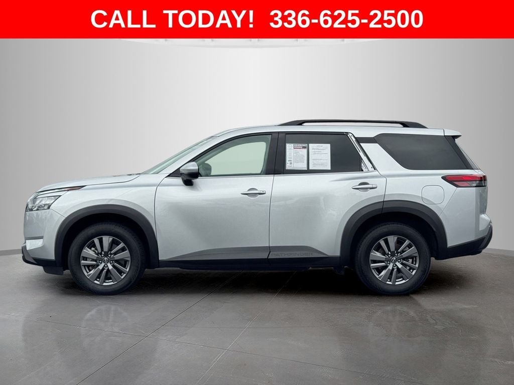 2025 Nissan Pathfinder SV