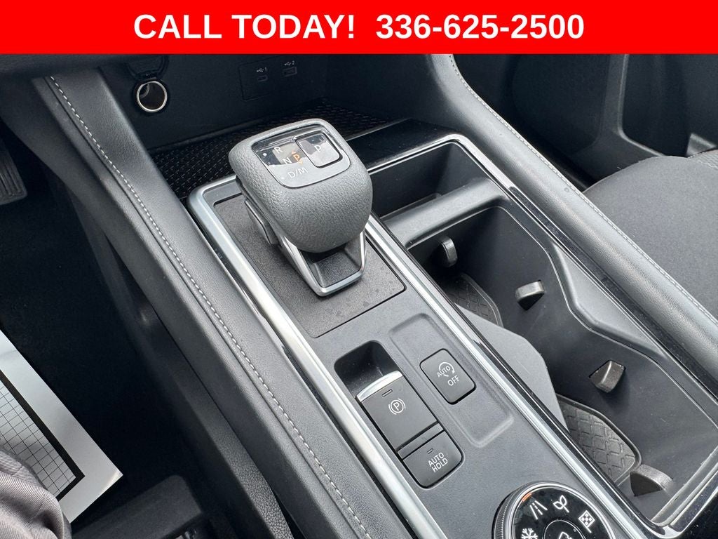 2025 Nissan Pathfinder SV