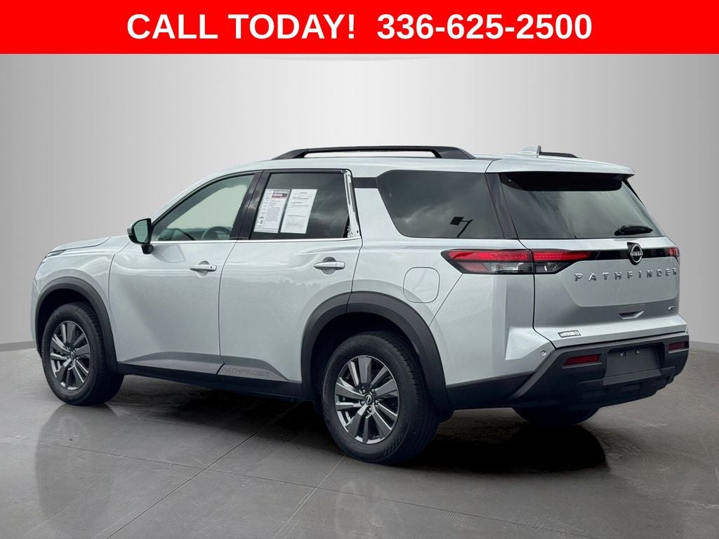 2025 Nissan Pathfinder SV