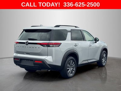 2025 Nissan Pathfinder SV