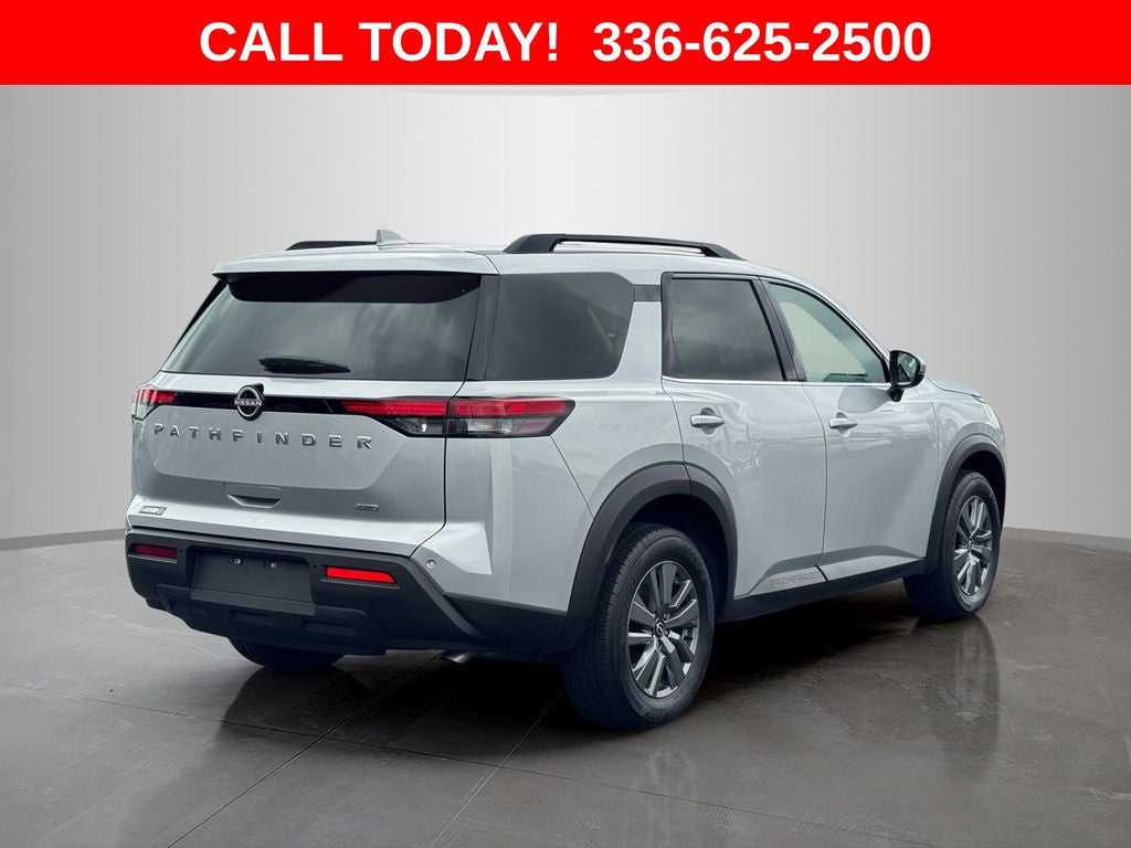 2025 Nissan Pathfinder SV