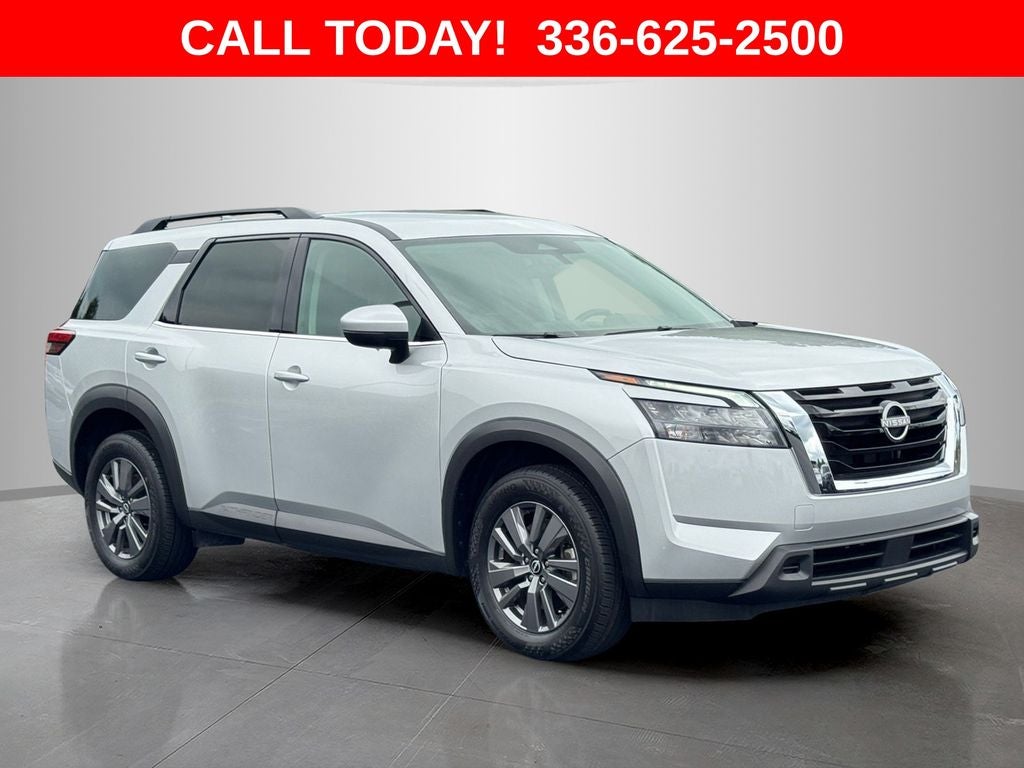 2025 Nissan Pathfinder SV