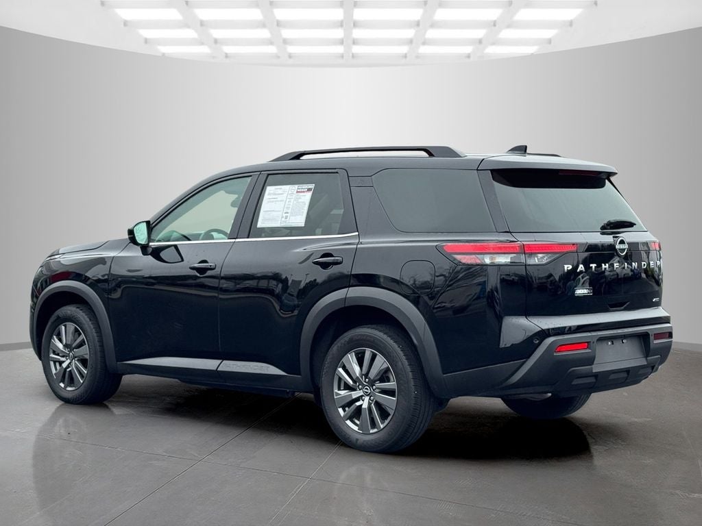 2025 Nissan Pathfinder SV