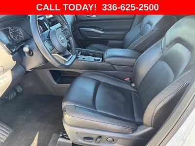 2024 Nissan Pathfinder SL