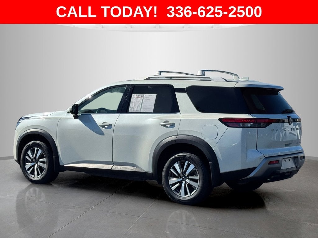 2024 Nissan Pathfinder SL