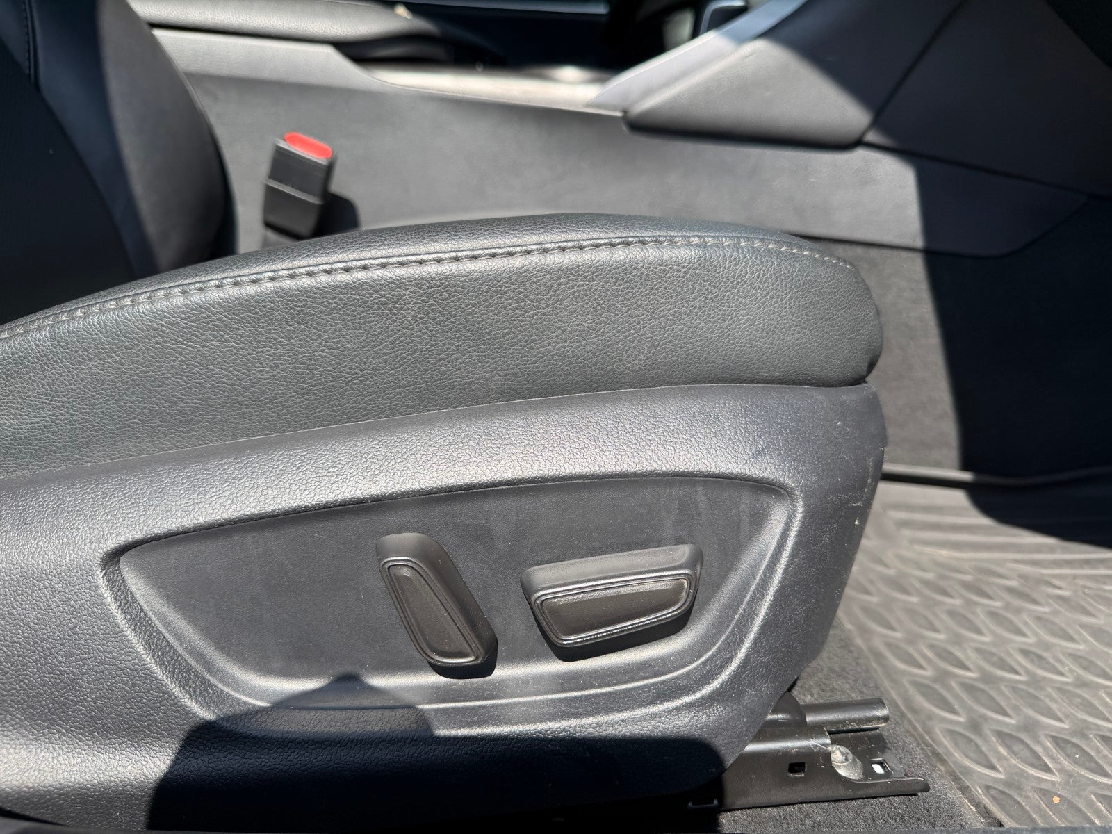 2023 Toyota Camry Hybrid XLE