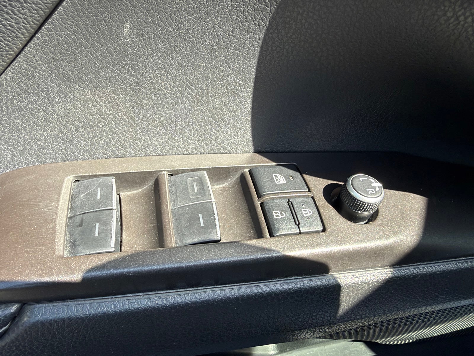 2023 Toyota Camry Hybrid XLE