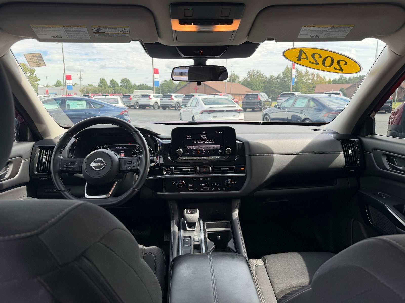 2024 Nissan Pathfinder SV