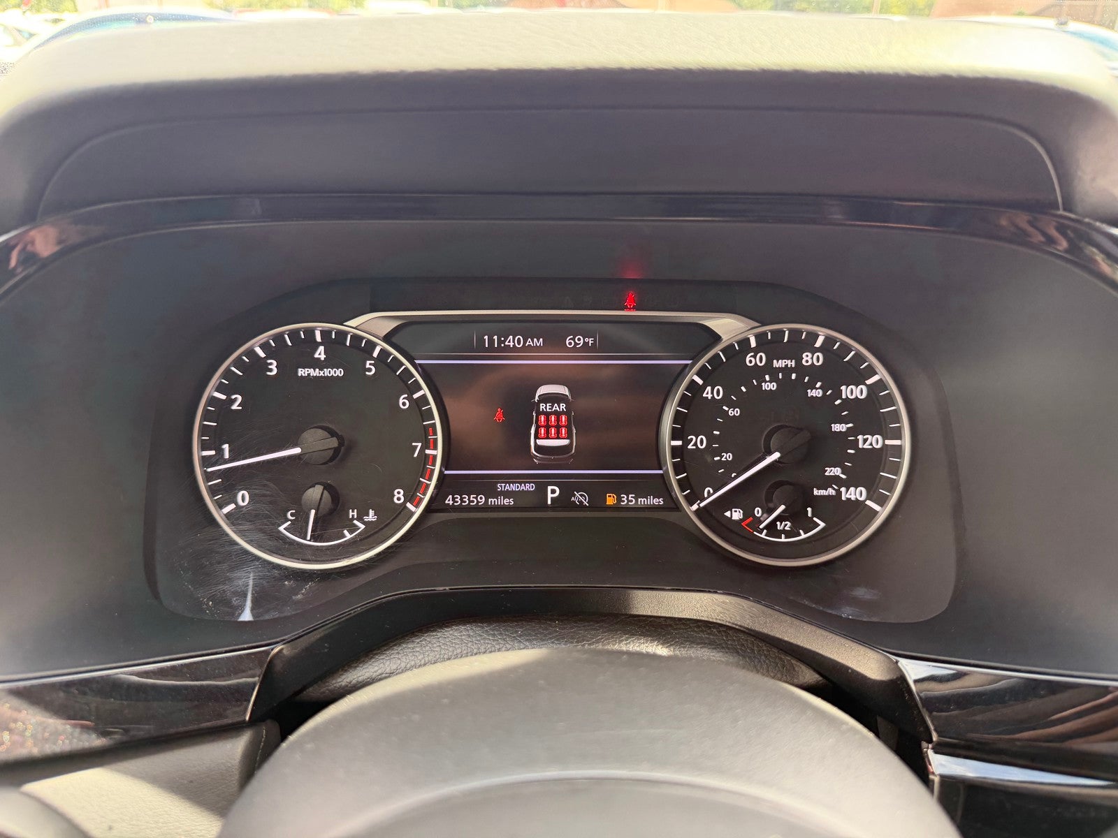 2024 Nissan Pathfinder SV