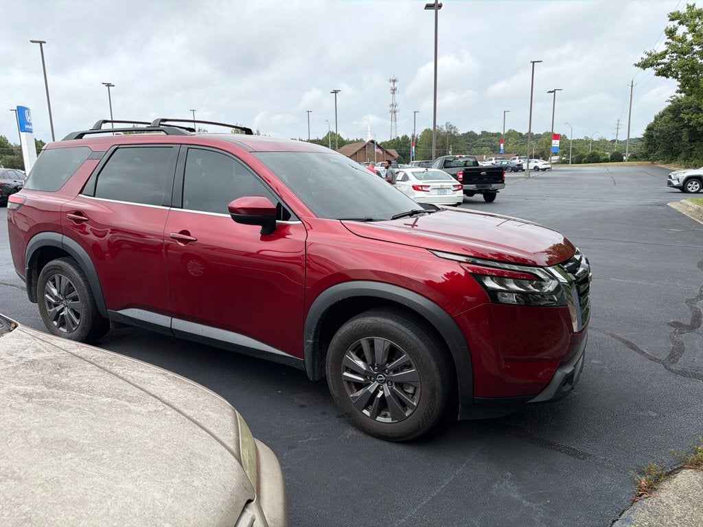 2024 Nissan Pathfinder SV