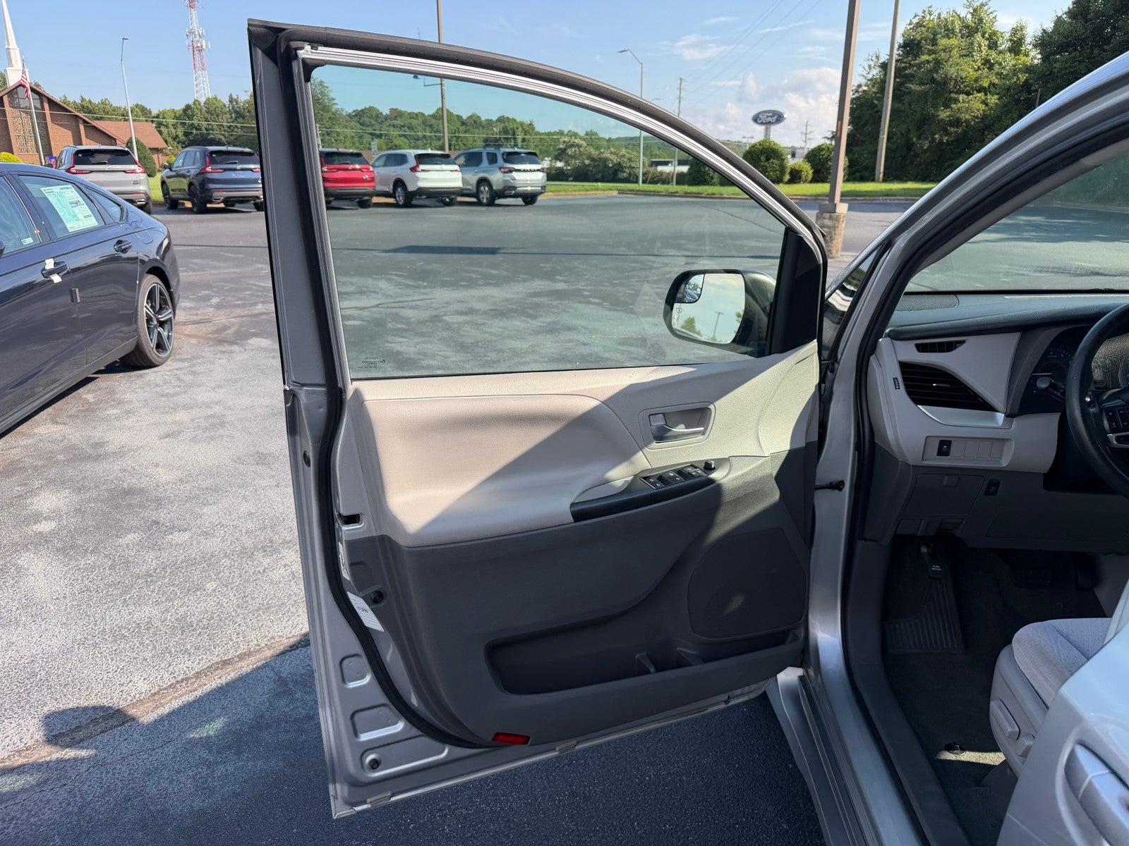 2020 Toyota Sienna LE 8 Passenger