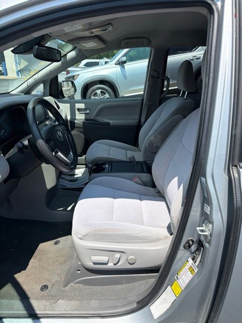 2020 Toyota Sienna LE 8 Passenger