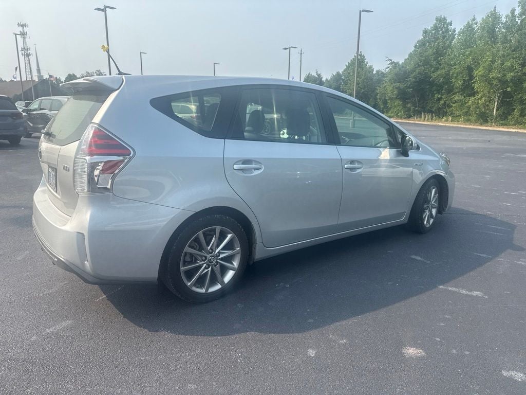 2017 Toyota Prius v Five