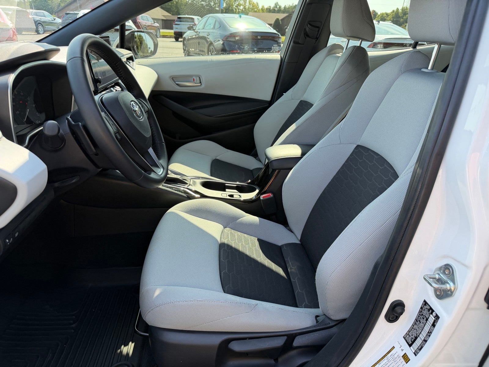 2025 Toyota Corolla Hatchback SE
