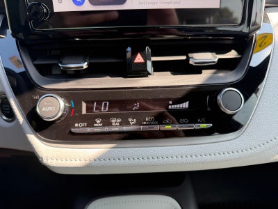 2025 Toyota Corolla Hatchback SE