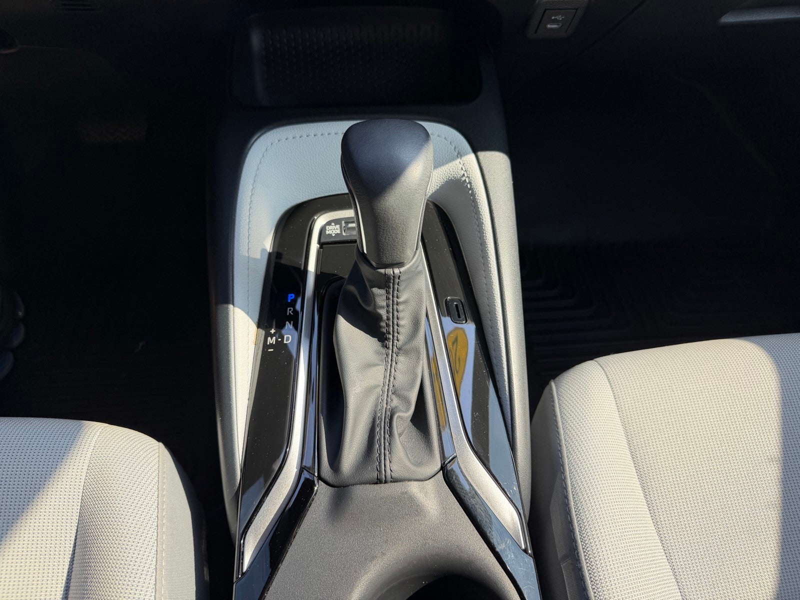 2025 Toyota Corolla Hatchback SE