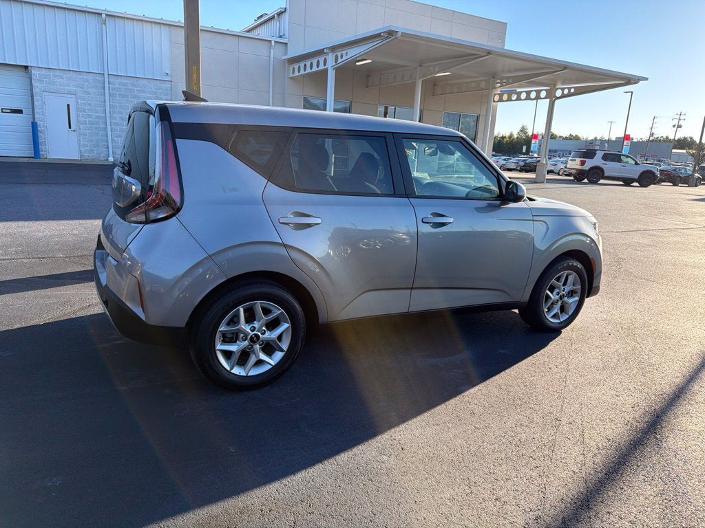 2025 Kia Soul Base