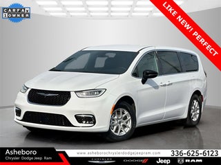 2025 Chrysler Pacifica Select LOW MILES!!