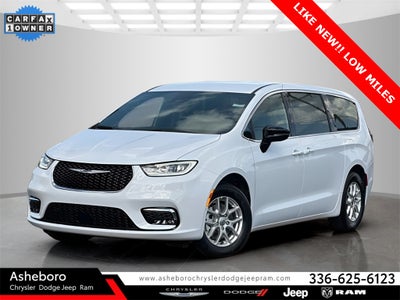 2025 Chrysler Pacifica Select LOW MILES