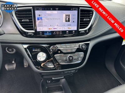 2025 Chrysler Pacifica Select LOW MILES