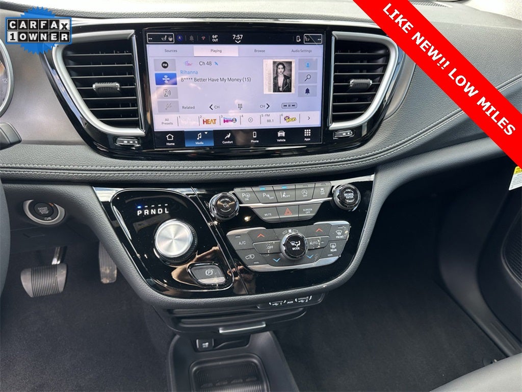 2025 Chrysler Pacifica Select LOW MILES