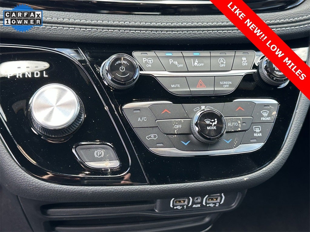 2025 Chrysler Pacifica Select LOW MILES