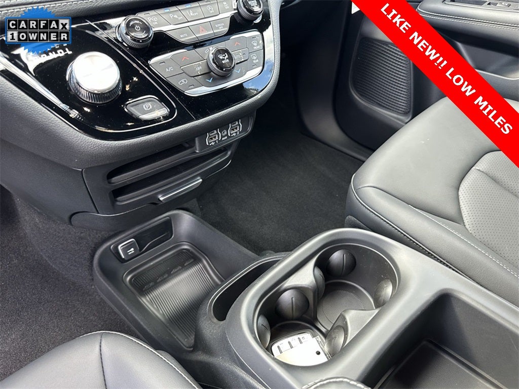 2025 Chrysler Pacifica Select LOW MILES