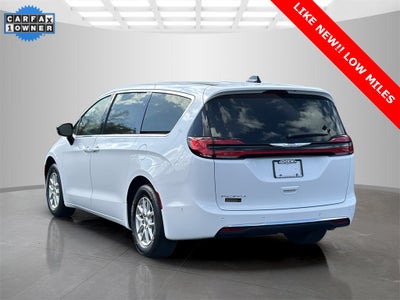 2025 Chrysler Pacifica Select LOW MILES