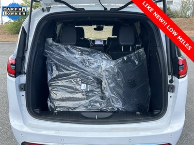2025 Chrysler Pacifica Select LOW MILES