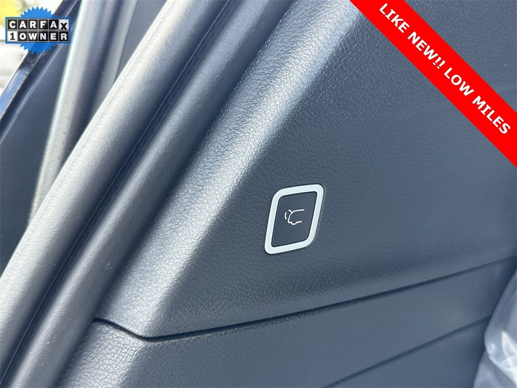 2025 Chrysler Pacifica Select LOW MILES
