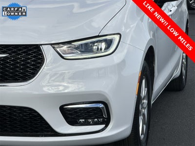 2025 Chrysler Pacifica Select LOW MILES