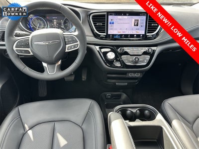 2025 Chrysler Pacifica Select LOW MILES