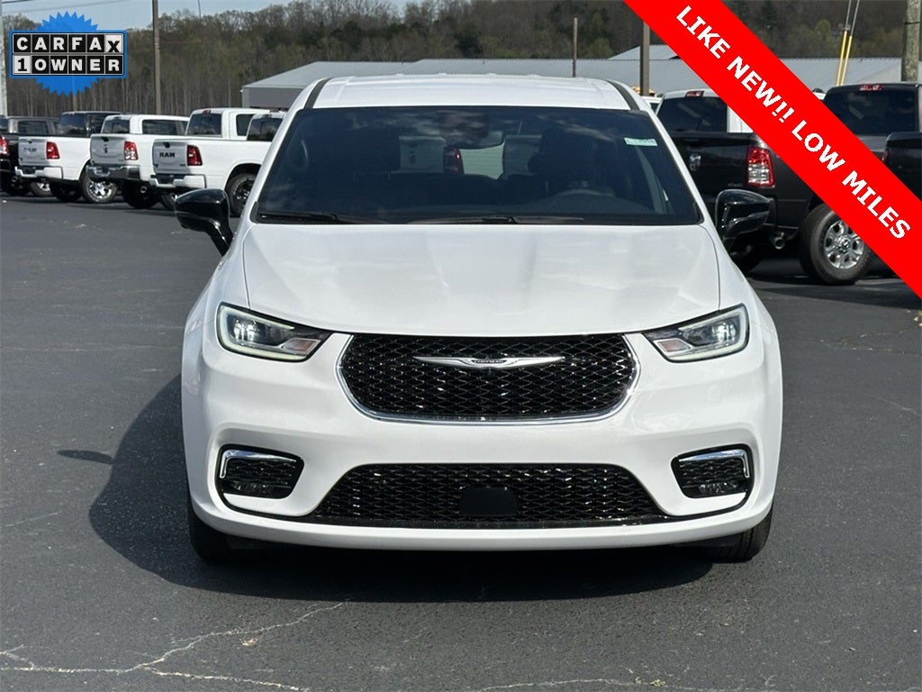 2025 Chrysler Pacifica Select LOW MILES