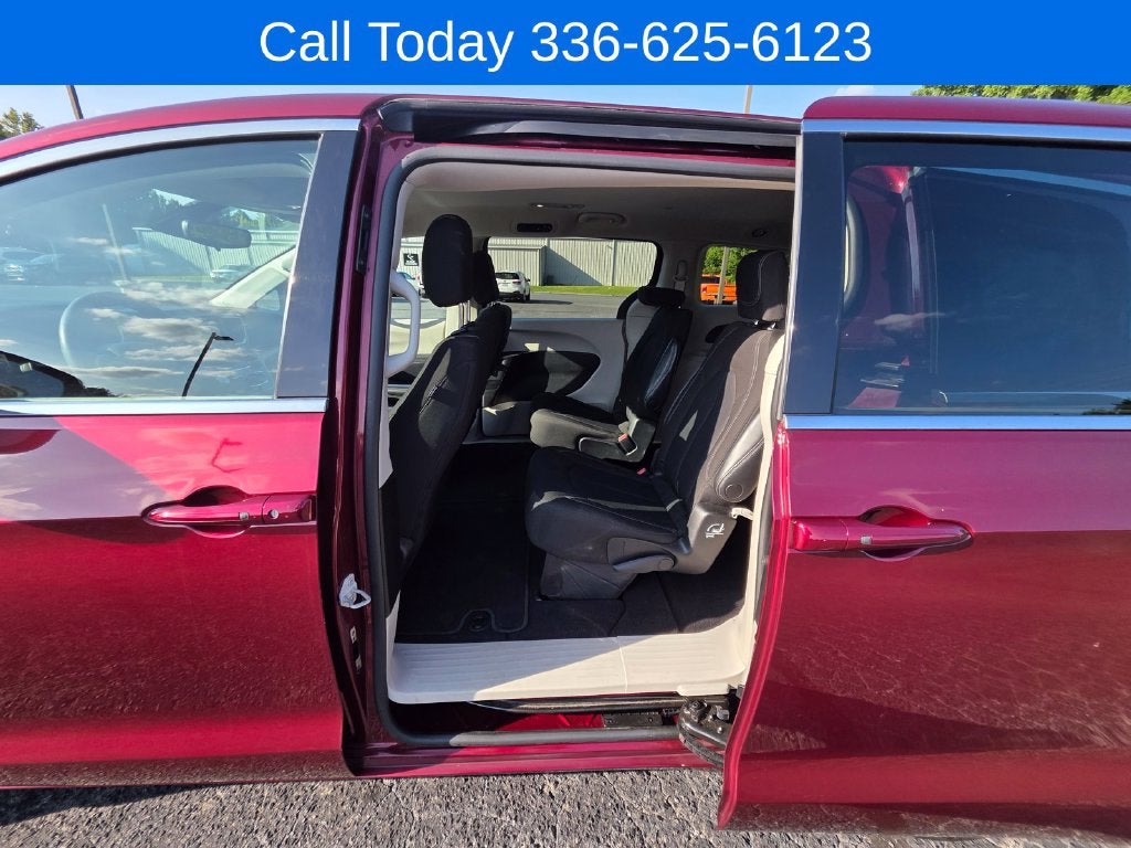 2023 Chrysler Voyager LX