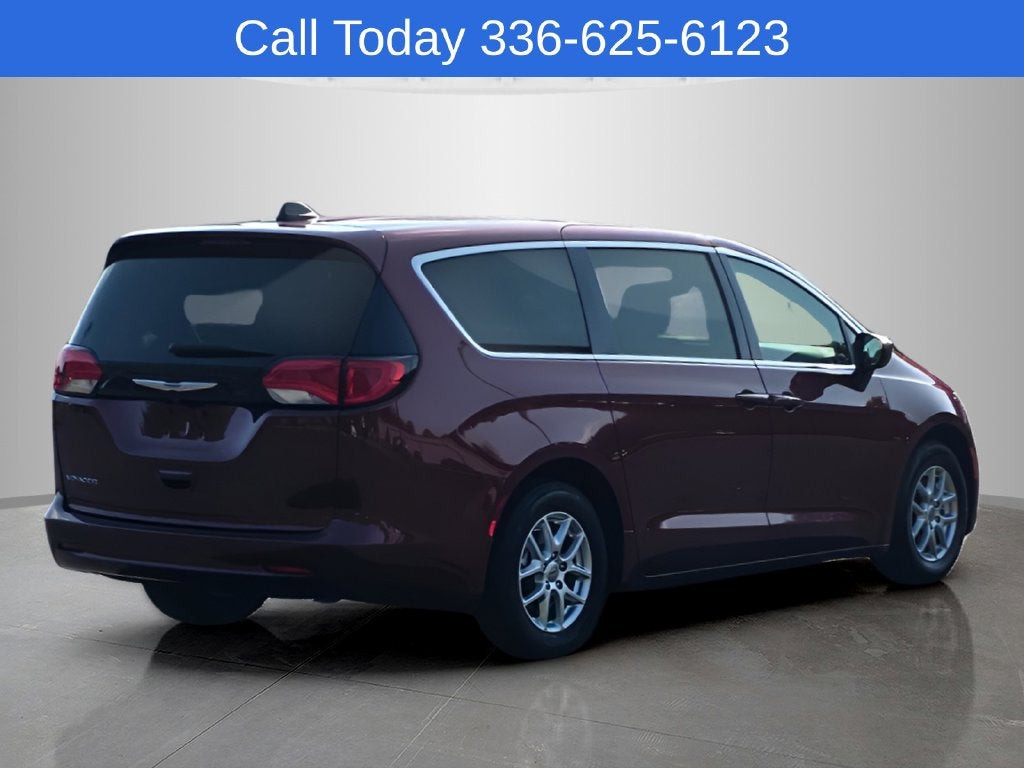 2023 Chrysler Voyager LX