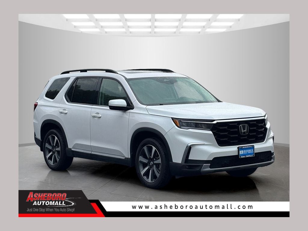 2023 Honda Pilot Touring 2WD's photo