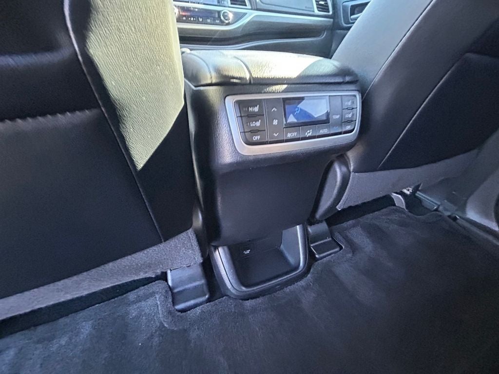 2018 Toyota Highlander Base